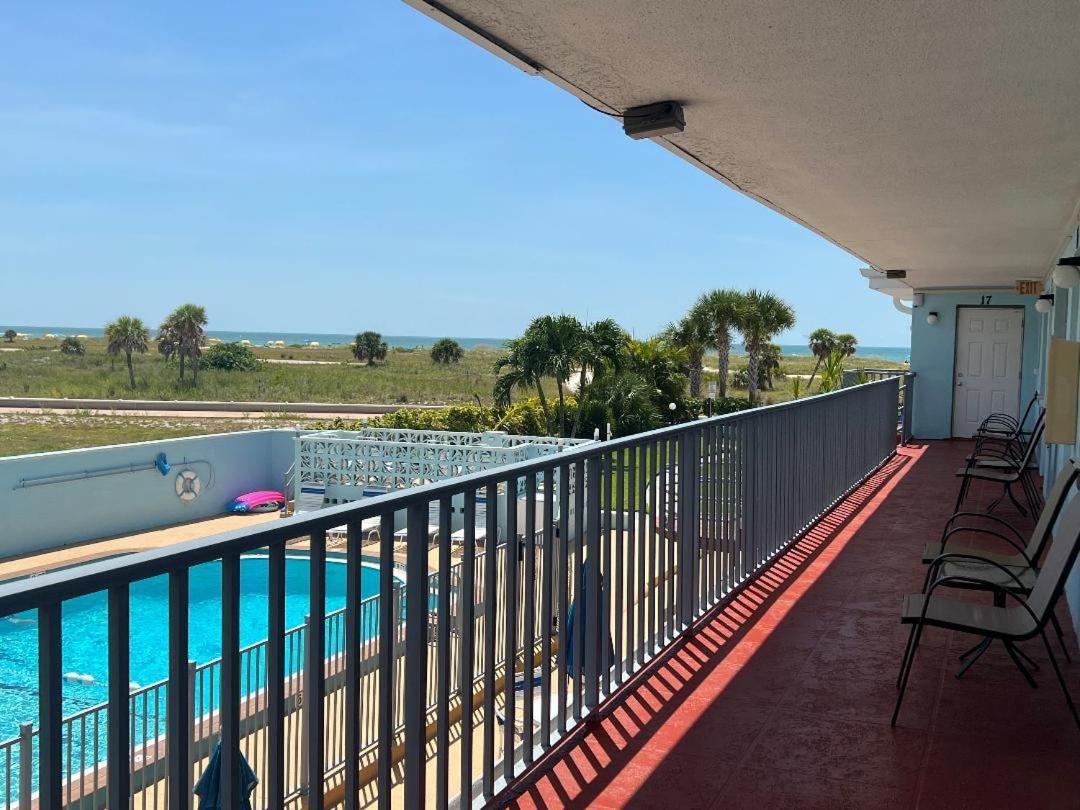 Beachside Resort Motel St. Pete Beach Esterno foto
