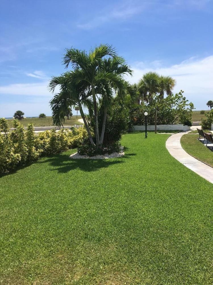 Beachside Resort Motel St. Pete Beach Esterno foto
