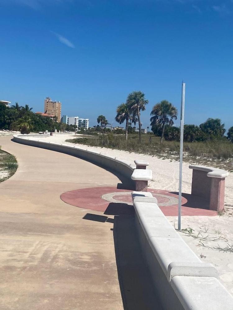 Beachside Resort Motel St. Pete Beach Esterno foto
